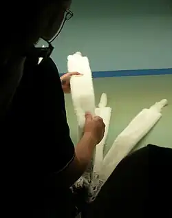 Rohnerze begutachten im Auktionshaus Kopenhagen&nbsp;Fur