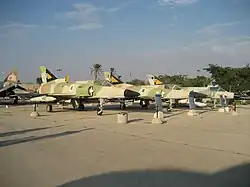 Von links: IAI Kfir, IAI Nesher und Mirage IIICJ Shahak, letztere beide waren auch in der 253. Staffel „Ne­gev“, IAF-Museum bei Chazerim