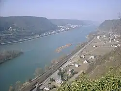 Im Rhein-Main-Gebiet spielen Teil 5 und 6, Teil 5 wurde im Kloster Eberbach gedreht