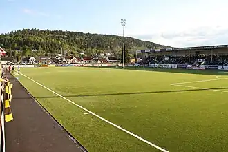Das Stadion bei einer Partie zwischen dem Mjøndalen IF und dem IK Start im Mai 2012