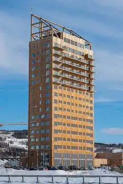 Foto eines hölzernen Hochhauses