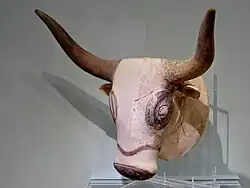 Rhyton aus Ton in Form eines Stierkopfes (1500–1450 v.&nbsp;Chr.)