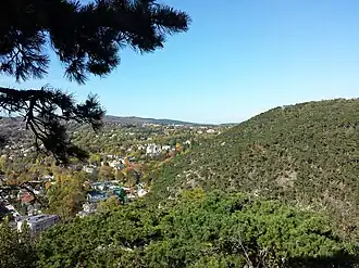 Blick von der Ruine Mödling Richtung Norden rechts der Kalenderberg