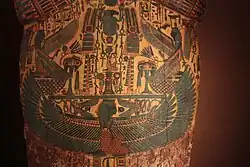 Detailansicht der Göttin Isis mit Flügeln