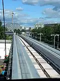Schienenanlage der Monorail (Blick aus dem Rückfenster eines fahrenden Zuges)