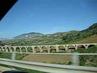 Links im Hintergrund ist der Monte Bonifato zu sehen