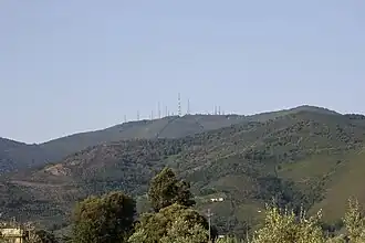 Der Monte Serra, mit Antennen einer Sendeanlage