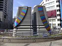 Denkmal zur Erinnerung an die Seidengewebeindustrie beim Nordeingang