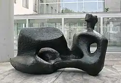 Reclining Figure von Henry Moore, Bild 2010