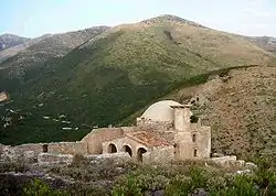 Ruine einer Moschee im alten Dorfkern von Borsh