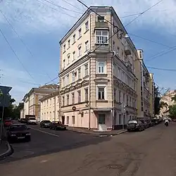 Anfang der Chlebny- (links) und Skatertny-Gasse. Sicht aus der Mersljakowski-Gasse.