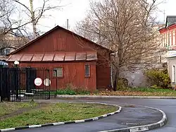 Nr. 58/5. Das Holzgebäude aus dem Jahre 1917.