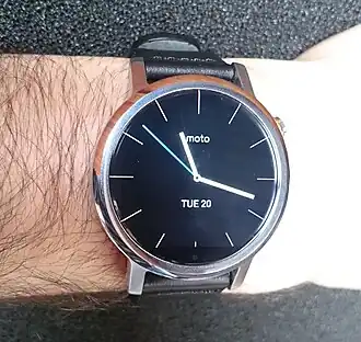 Moto 360 (2015), 42&nbsp;mm Durchmesser