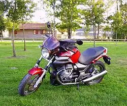 Breva V 750 i.e.: linker Auspuff