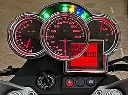 Cockpit mit umfangreichem LCD-Bordcomputer