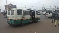 Kleinbusse auf dem Weg nach Yaoundé