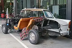 Tankeinfüllstutzen unter dem hinteren Kennzeichenhalter, Tank unter dem Kofferraumboden