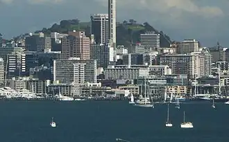 Maungawhau / Mount Eden hinter dem Stadtzentrum, Blick von Northcote.