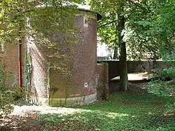 Nordostseite mit Blick in den Wassergraben