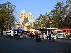 Wochenmarkt auf dem Domplatz im westfälischen Münster