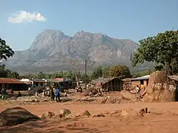 Mulanje-Massiv mit Chambe-Gipfel (links)