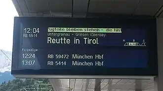 RB auf Zugzielanzeiger im&nbsp;Bahnhof Garmisch-Partenkirchen