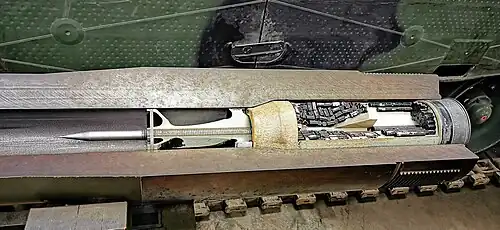 Schnittdarstellung eines APFSDS-Geschosses in einer Rh120