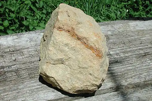 Noch heute findet man auf der Gemarkung Kalkbrocken mit Erzadern (sog. Galmeien)