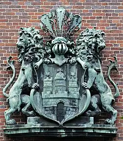 Großes Staatswappen über dem Eingang des Museums für Hamburgische Geschichte, erbaut 1914–1918