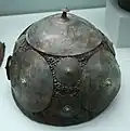 Schüsselhelm aus Stična im Museum für Vor- und Frühgeschichte (Berlin).