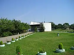 Eingang zum „Museum der Heldenhaften Partisanen“