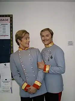 Haldor Lægreid (rechts) mit Ross Antony im Kostüm zum Musical Elisabeth 2005