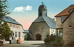 Musterdorf mit Schule und Kirche