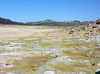 Blick vom Námaskarð auf die Krafla im Hintergrund