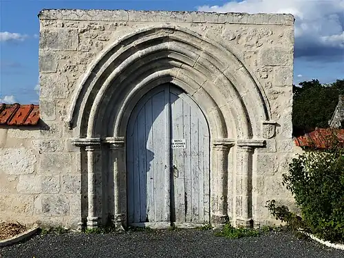 Fassade der ehemaligen Kapelle, heute Südportal des Friedhofes