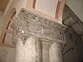 Kapitell im Treppenhaus des Hoteltrakts