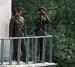 Soldaten der KVA in der DMZ