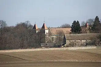 Schloss Fünfkirchen von Westen mit dem zum Schüttkasten umgebauten ehemaligen Vorwerk