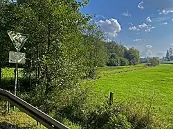 Der Kerspe-Bach durchfließt Feuchtgrünland