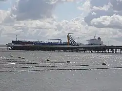 Öltanker an der Pier