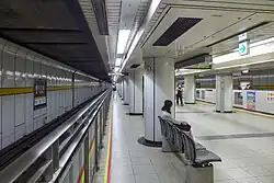 Bahnsteig der Higashiyama-Linie