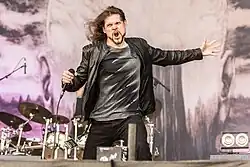 Sänger Raimund Ennenga live auf dem Rockharz Open Air 2019