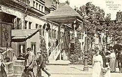 1915 auf dem Naschmarkt mit Nagelverkaufshütte