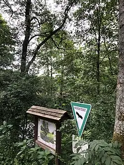 Hinweisschild und Info-Tafel im NSG