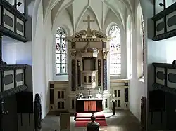 Blick zum Altar von der ersten Empore