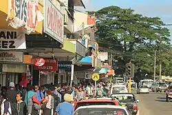 Hauptstraße (Kings Road) in Nausori (2016)