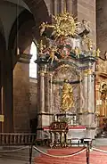 Wormser Dom, linker Seitenaltar, mit Hohenecker Wappen