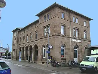 Stadtseite des Empfangsgebäudes (2007)