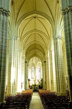 Mittelschiff mit Anjou-Gewölbe