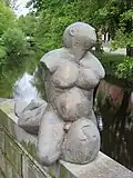 Skulptur Neptun und Nixen oder Flussgott mit Haaren und Hausbäke in der Roonstraße in OL